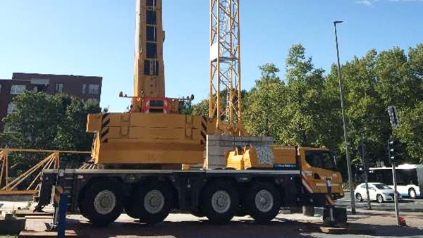 【高端突破】驶进德国鲁尔的pp电子XCA100E全地面起重机