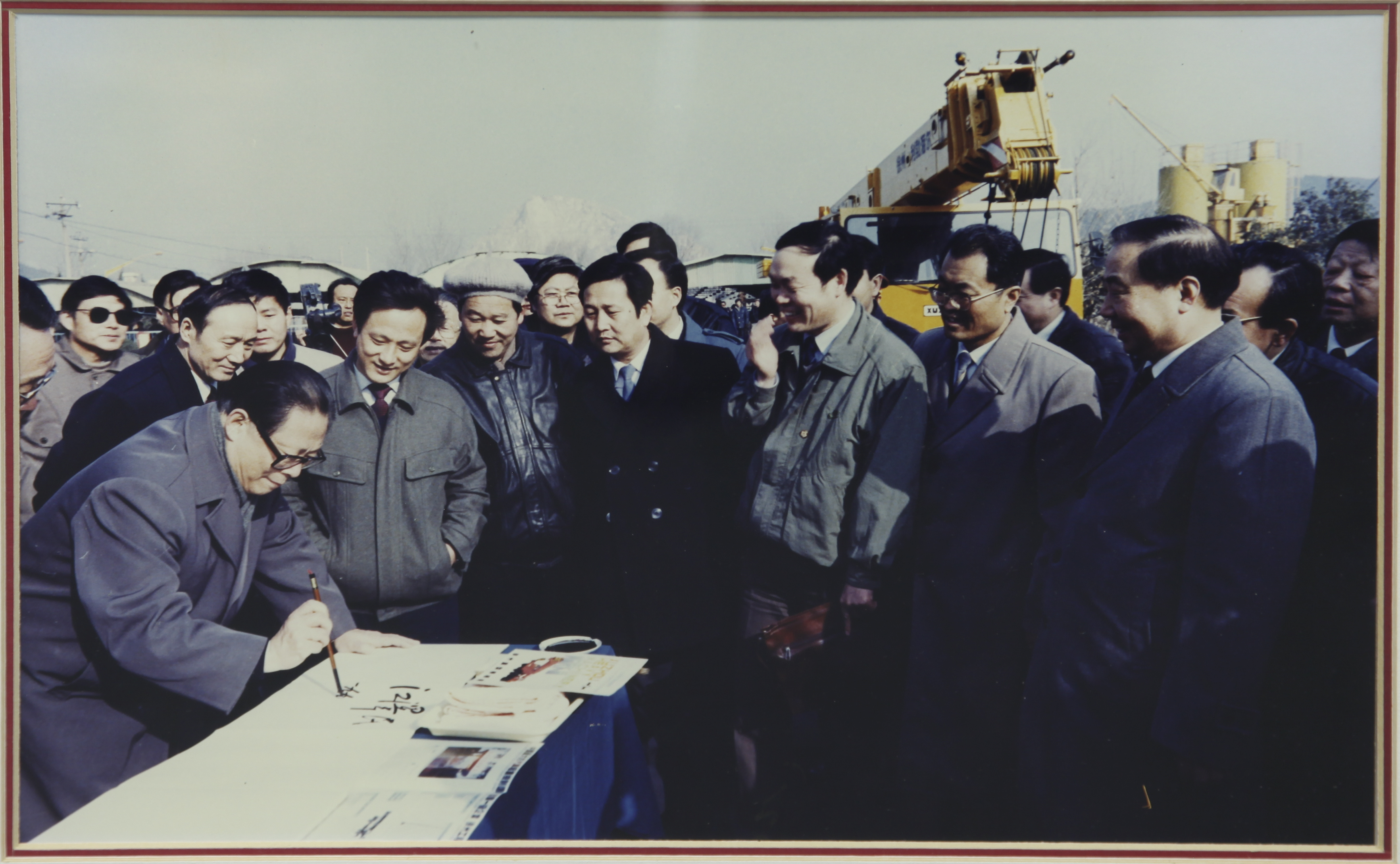 江泽民同志视察pp电子集团并题名勉励