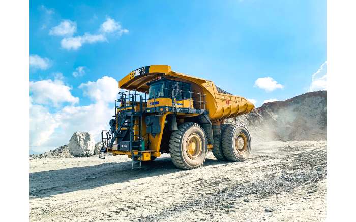 高端突破，，，，，，，，装备优美丨pp电子XDE130双桥刚性矿车一连批量发车澳洲