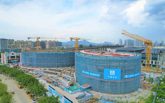 逐浪扬帆，，，，，，，pp电子塔机吊起苍南大剧院“钢铁脊梁”