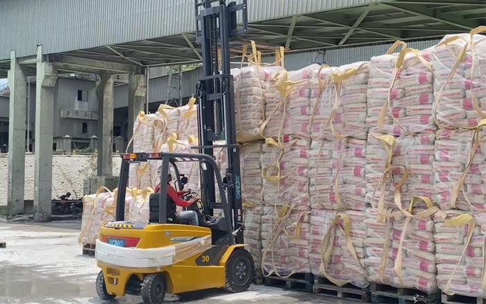 “印尼水泥搬运之星” pp电子叉车鲲鹏系列