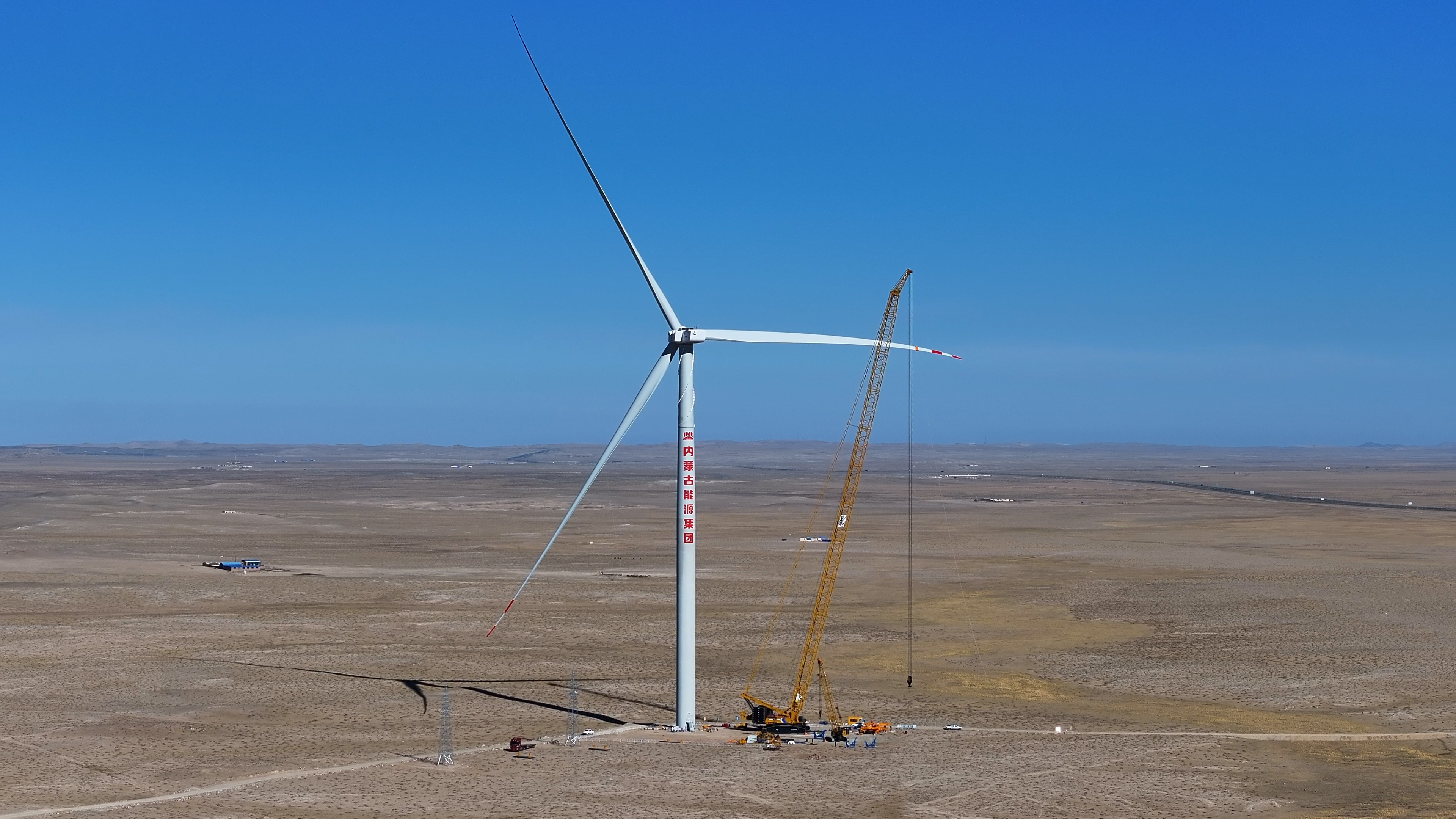 1300吨级新品风电首秀！pp电子千吨级起重机再添实力干将