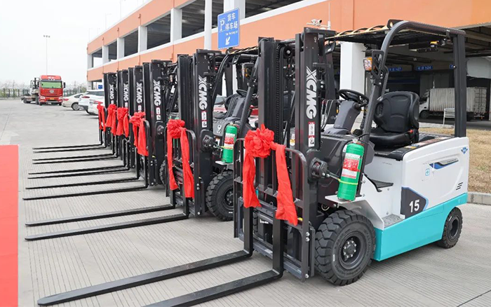 pp电子新能源叉车批量交付华东某航空枢纽