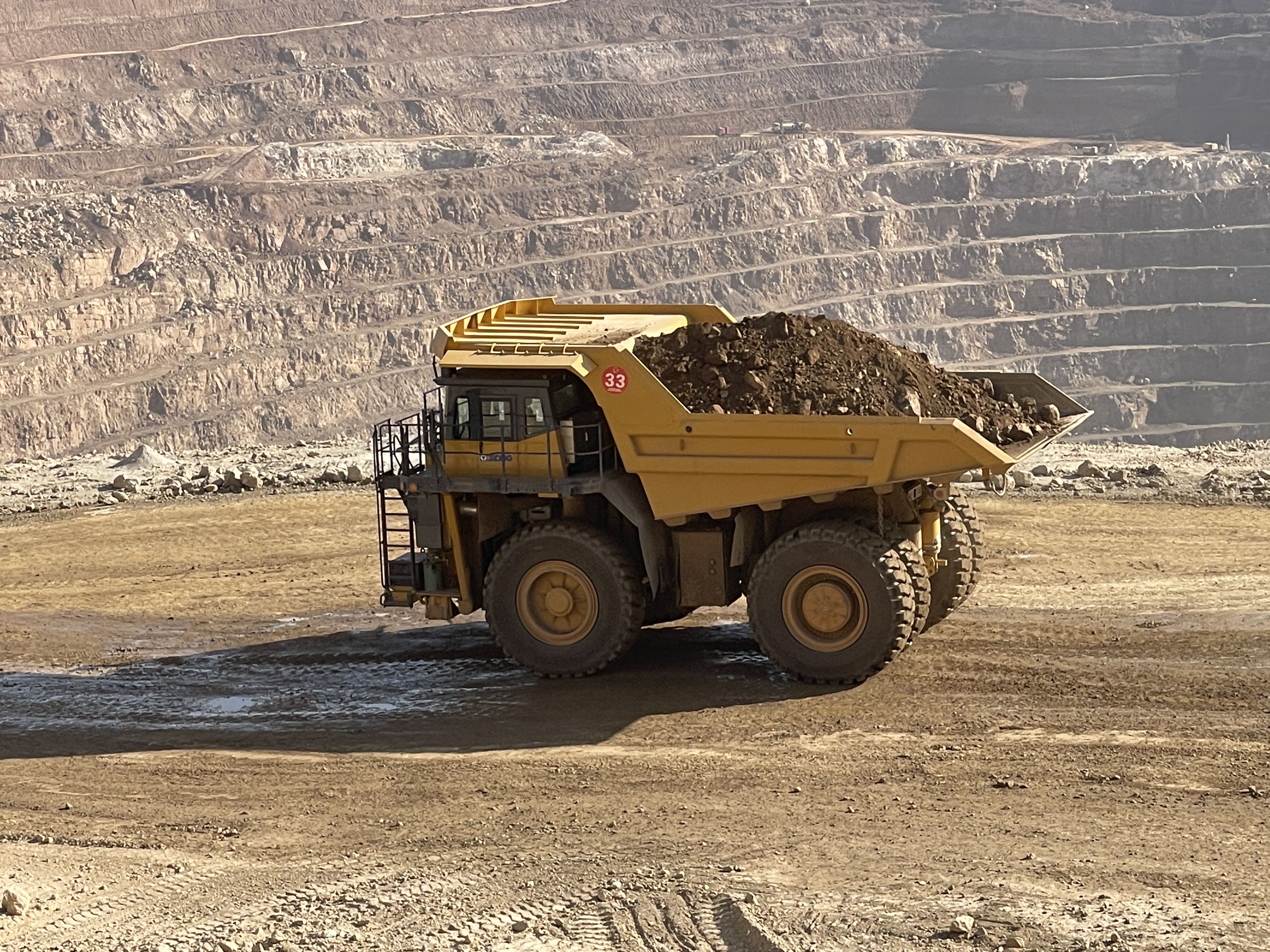 pp电子XDE130双桥刚性矿车效能非凡！