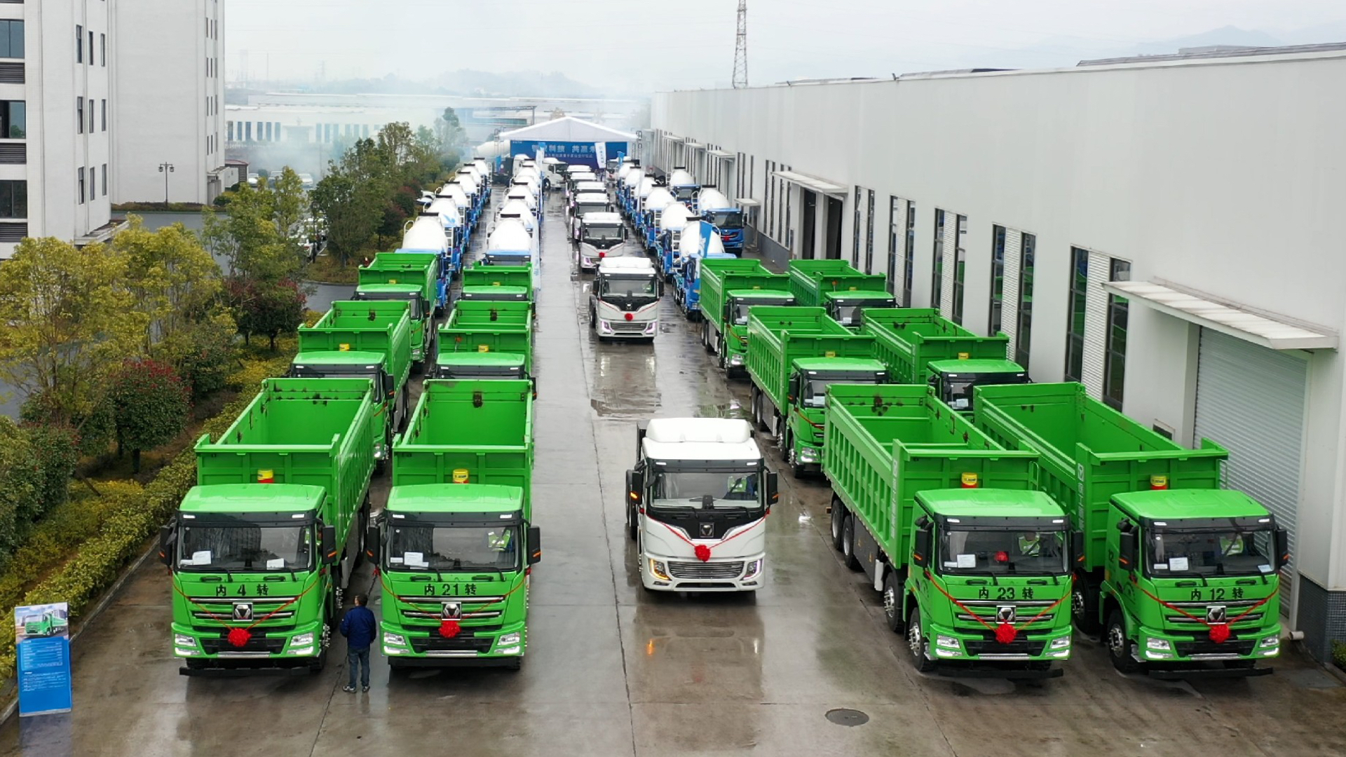  百台pp电子新能源成套化运输装备交付盛况直击