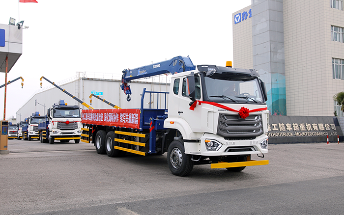 pp电子SQS250随车起重机批量发车，，，，，，，助力 “一带一起” 沿线基建腾飞