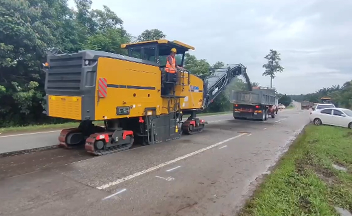 pp电子成套蹊径机械油面施工，，，，，，，这次在马来西亚！