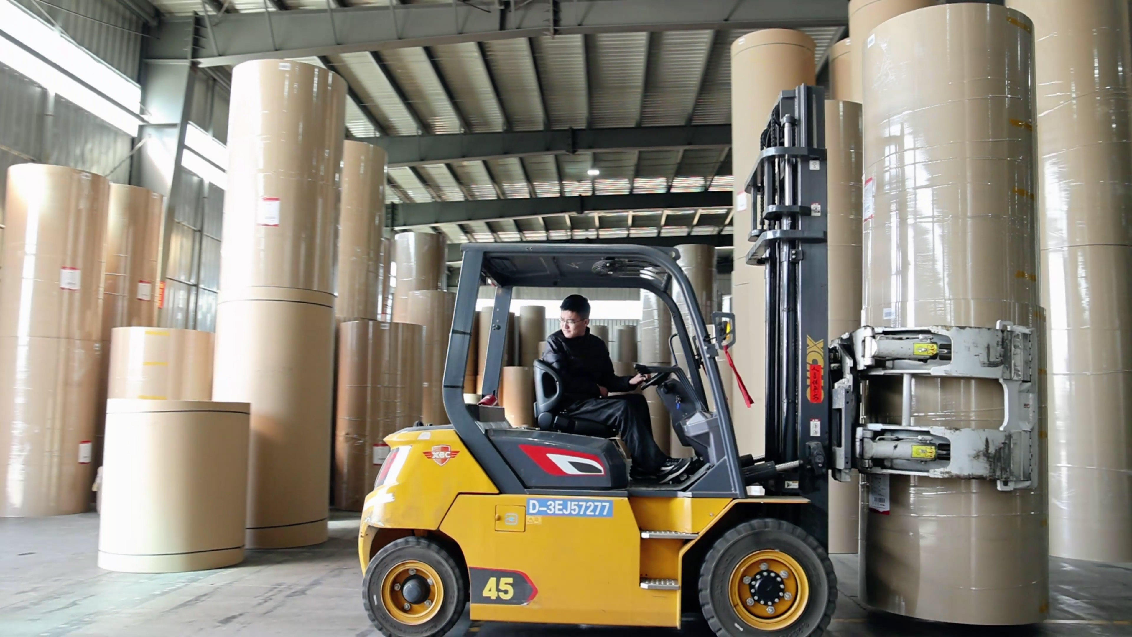 纸卷厂搬运利器，，，，，pp电子孔雀系列高压重载电动叉车