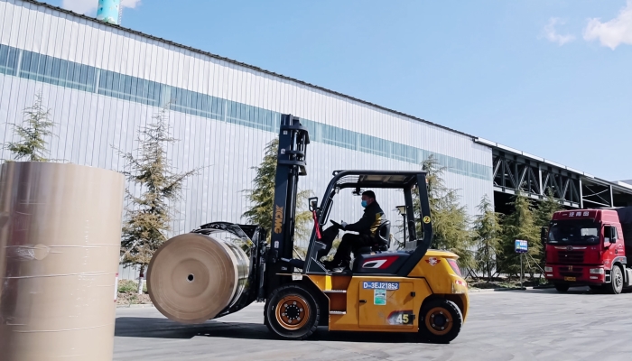 清静稳如泰山，，，，，高效快人一步！pp电子孔雀叉车造纸行业显身手