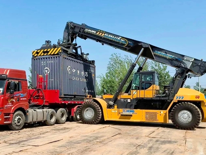 高效正面吊——散装物料装卸、运送解决计划专家！